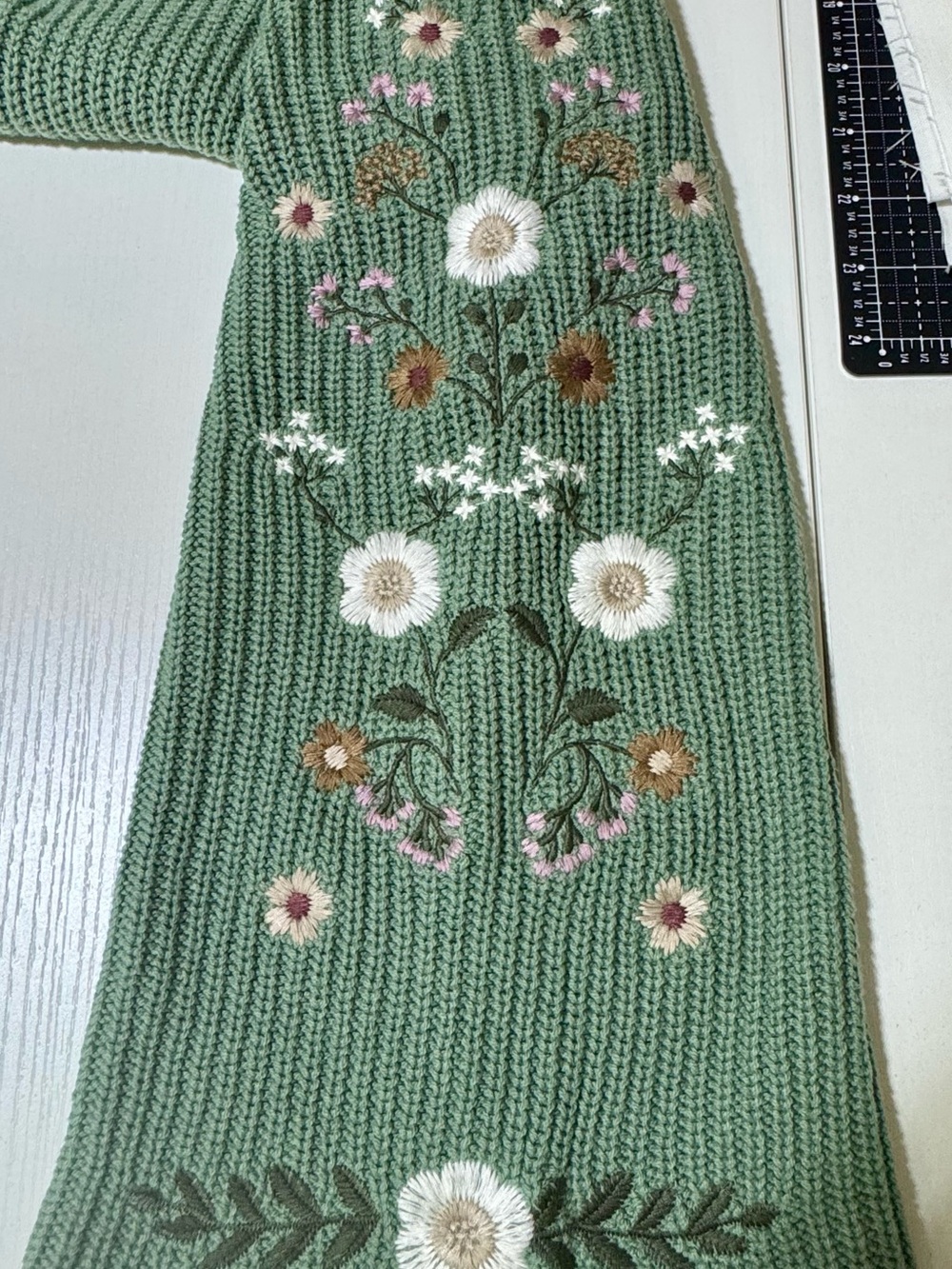 Embroidered Floral Knit Sweater - Spring green